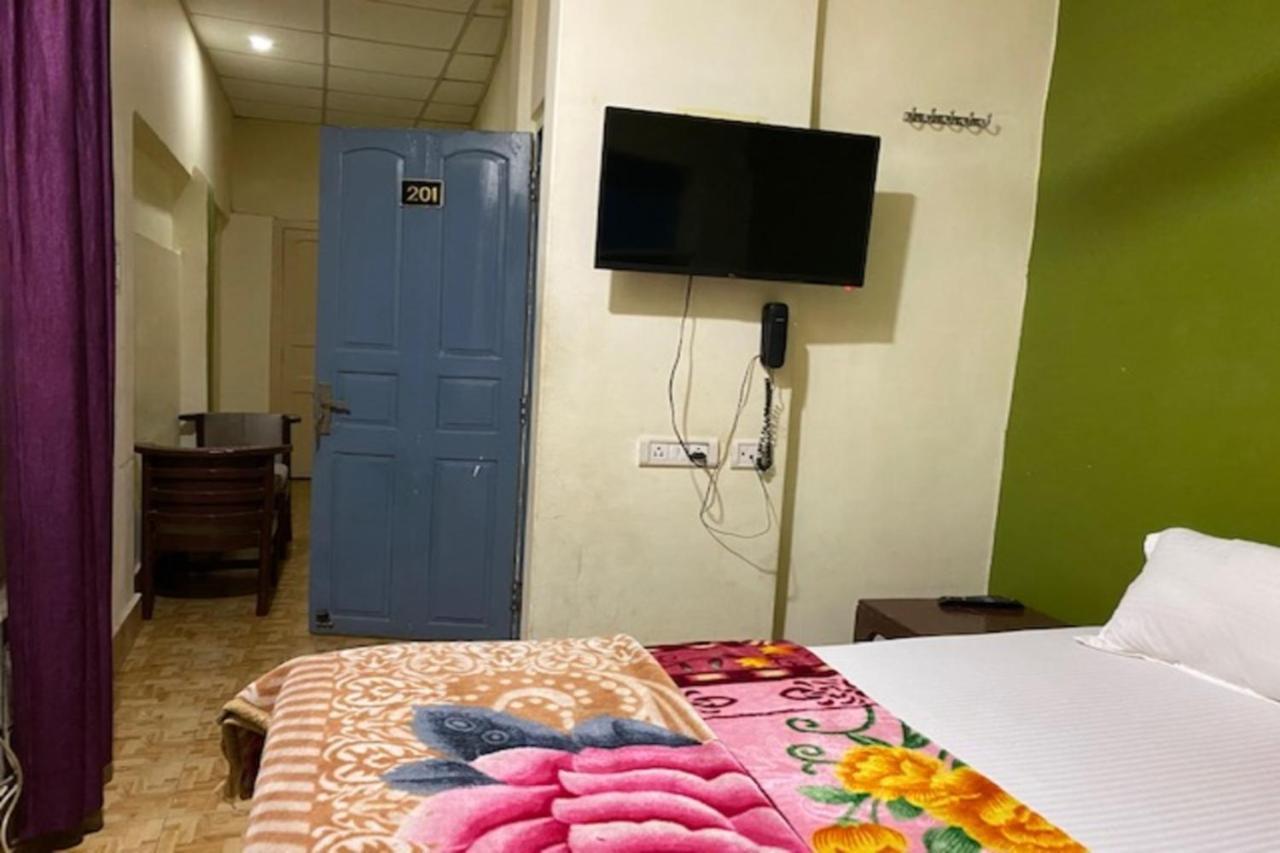 Travo Tales Varanasi Albergue Exterior foto